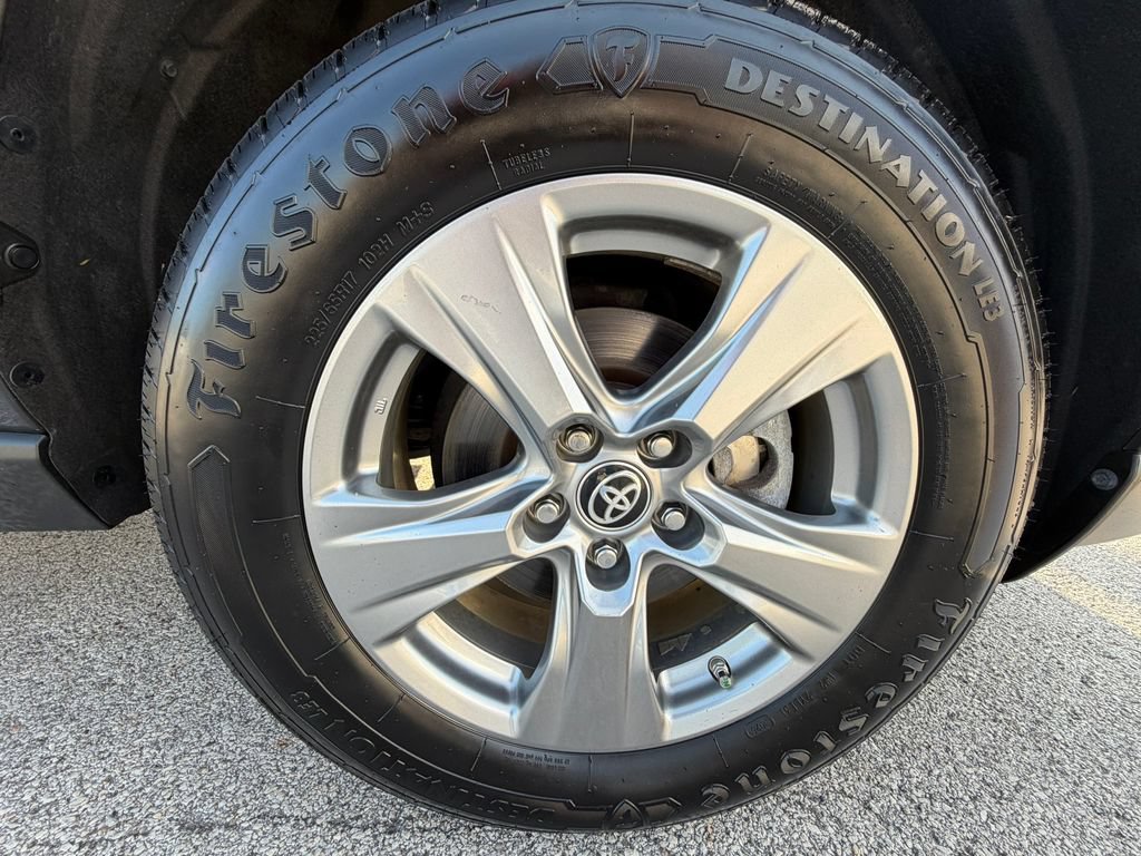 Used 2024 Toyota RAV4 LE AWD/4WD image 10