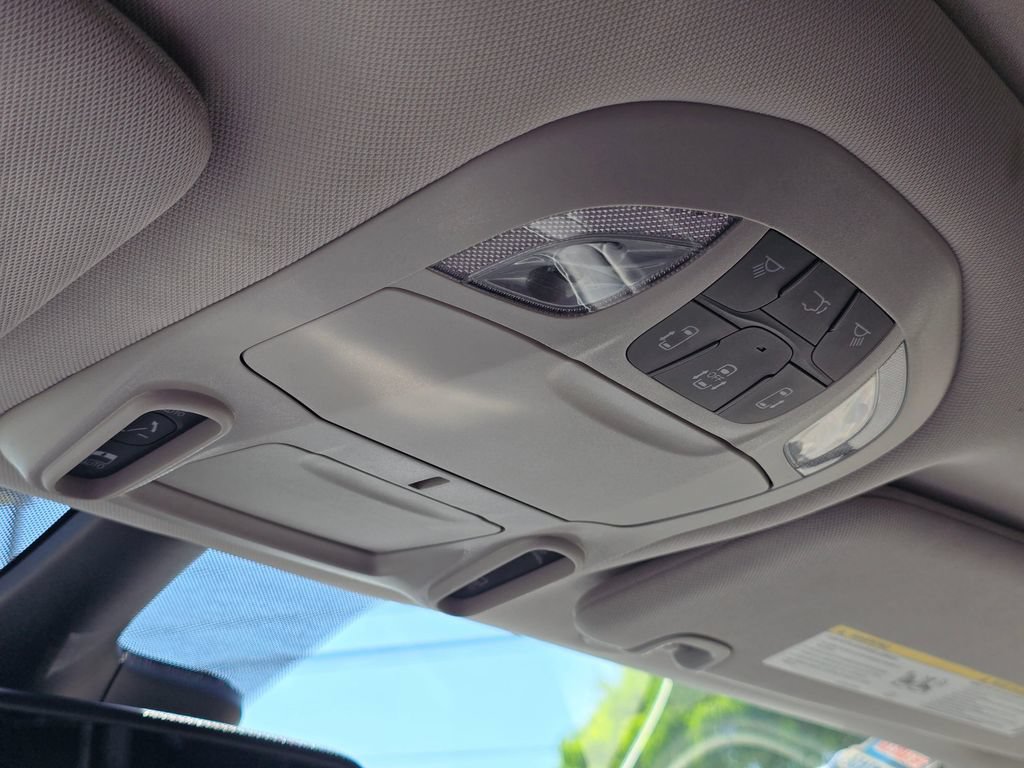 Used 2023 Chrysler Pacifica Limited FWD image 37