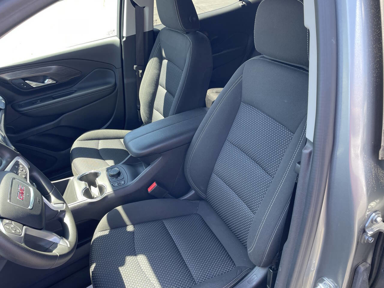 Used 2024 GMC Terrain SLE w/ Driver Convenience Package AWD/4WD image 3