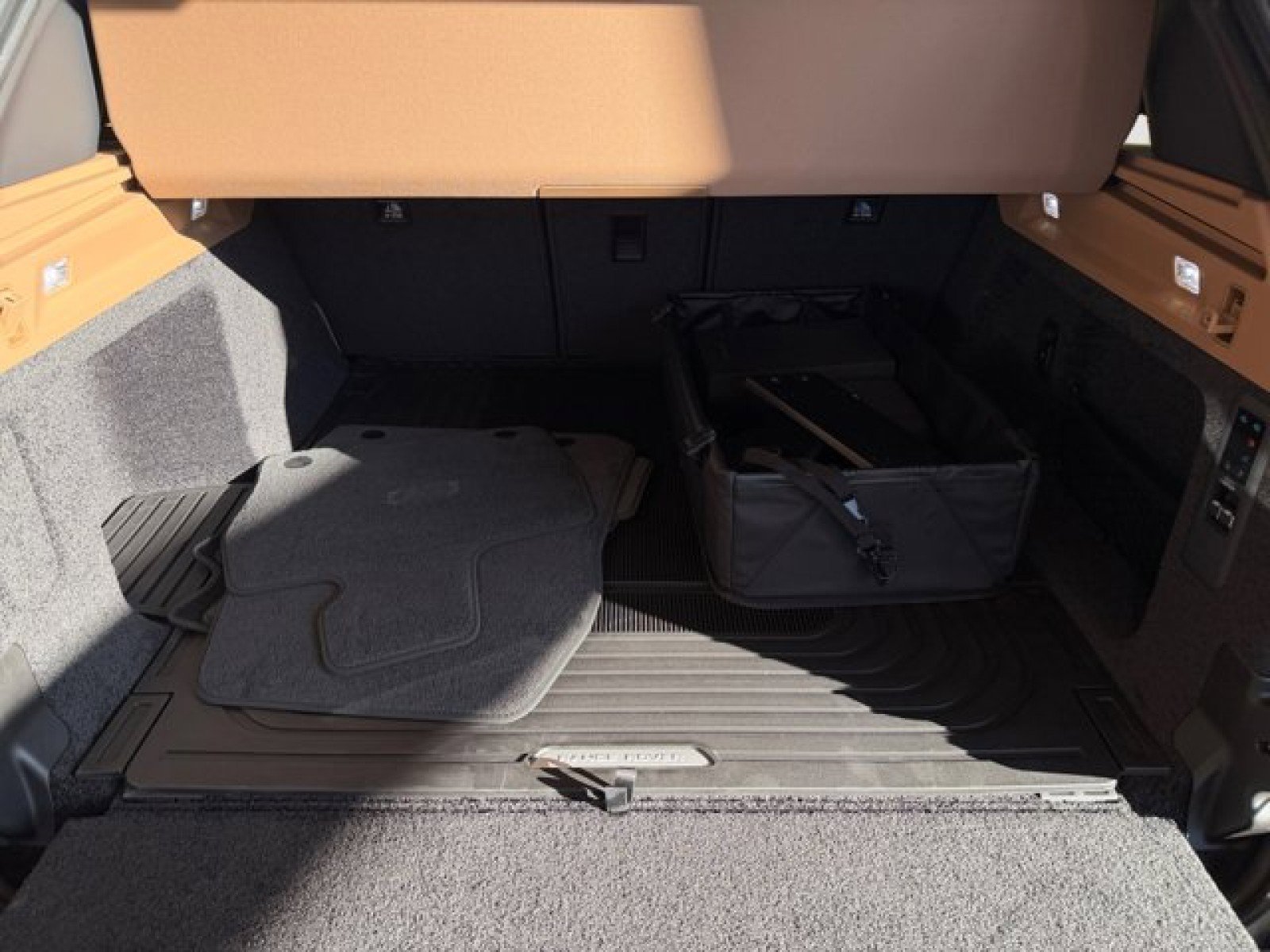 New 2026 Land Rover Range Rover SE image 19