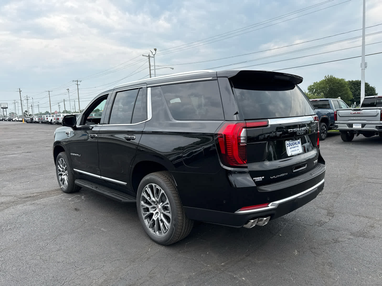 New 2026 GMC Yukon Denali w/ Advanced Technology Package AWD/4WD image 3