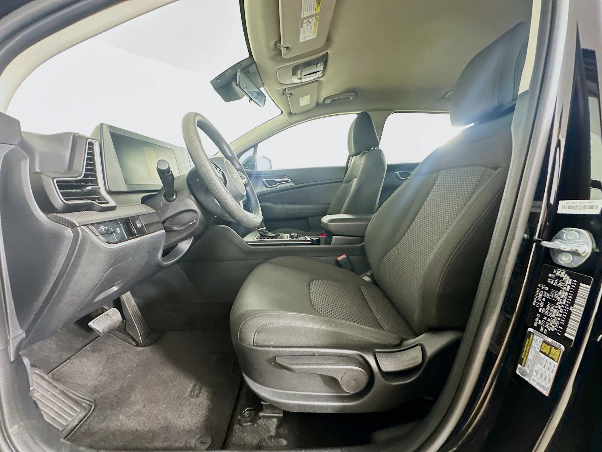 Used 2025 Kia Sportage LX AWD/4WD image 13