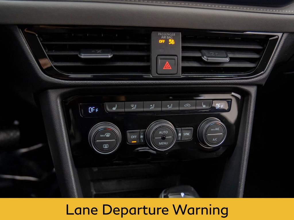 Used 2024 Volkswagen Taos SE image 23