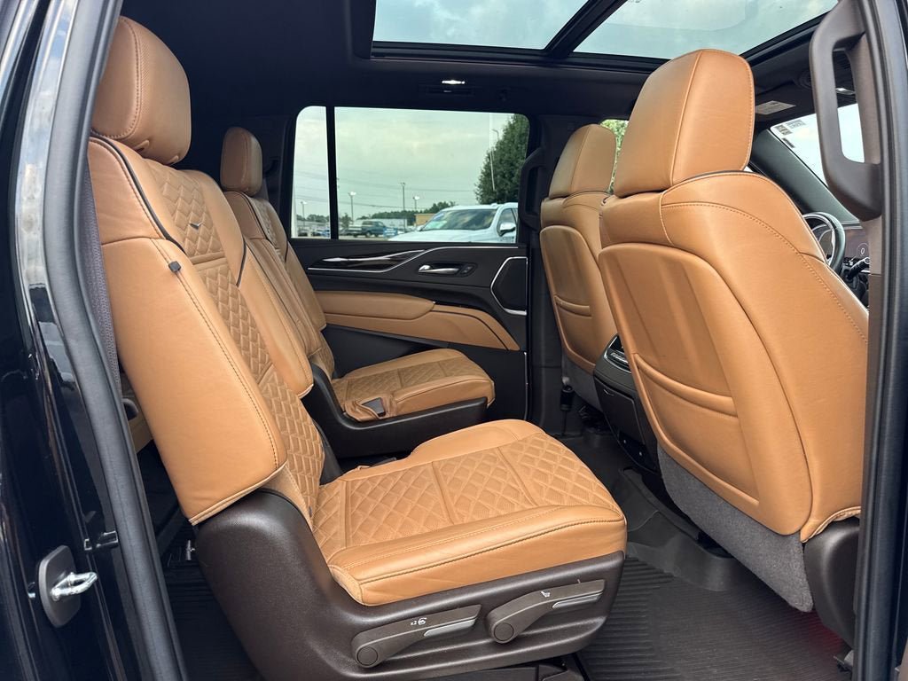 Used 2022 Cadillac Escalade ESV Premium Luxury w/ LPO, Floor Liner Package AWD/4WD image 15