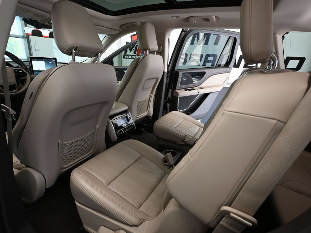 Used 2023 Lincoln Aviator Reserve AWD/4WD image 39