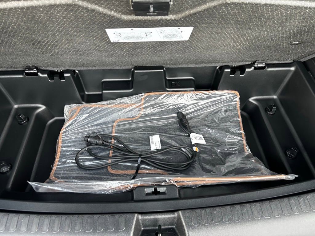 Used 2025 GMC Acadia AT4 w/ LPO, Floor Liner Package image 31