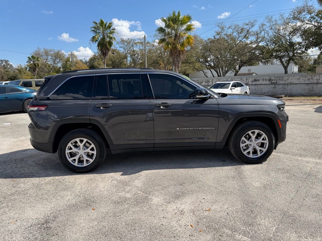 Certified 2022 Jeep Grand Cherokee Limited w/ Trailer Tow Prep Group (B) image 7