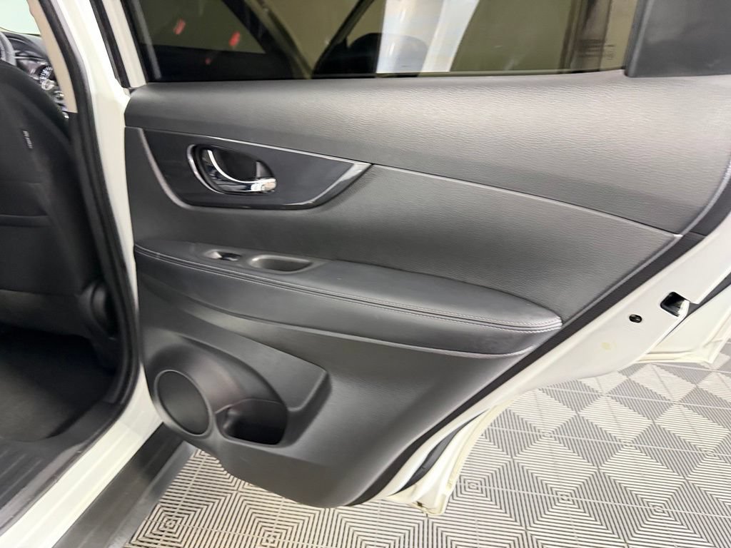 Used 2020 Nissan Rogue SV FWD image 28