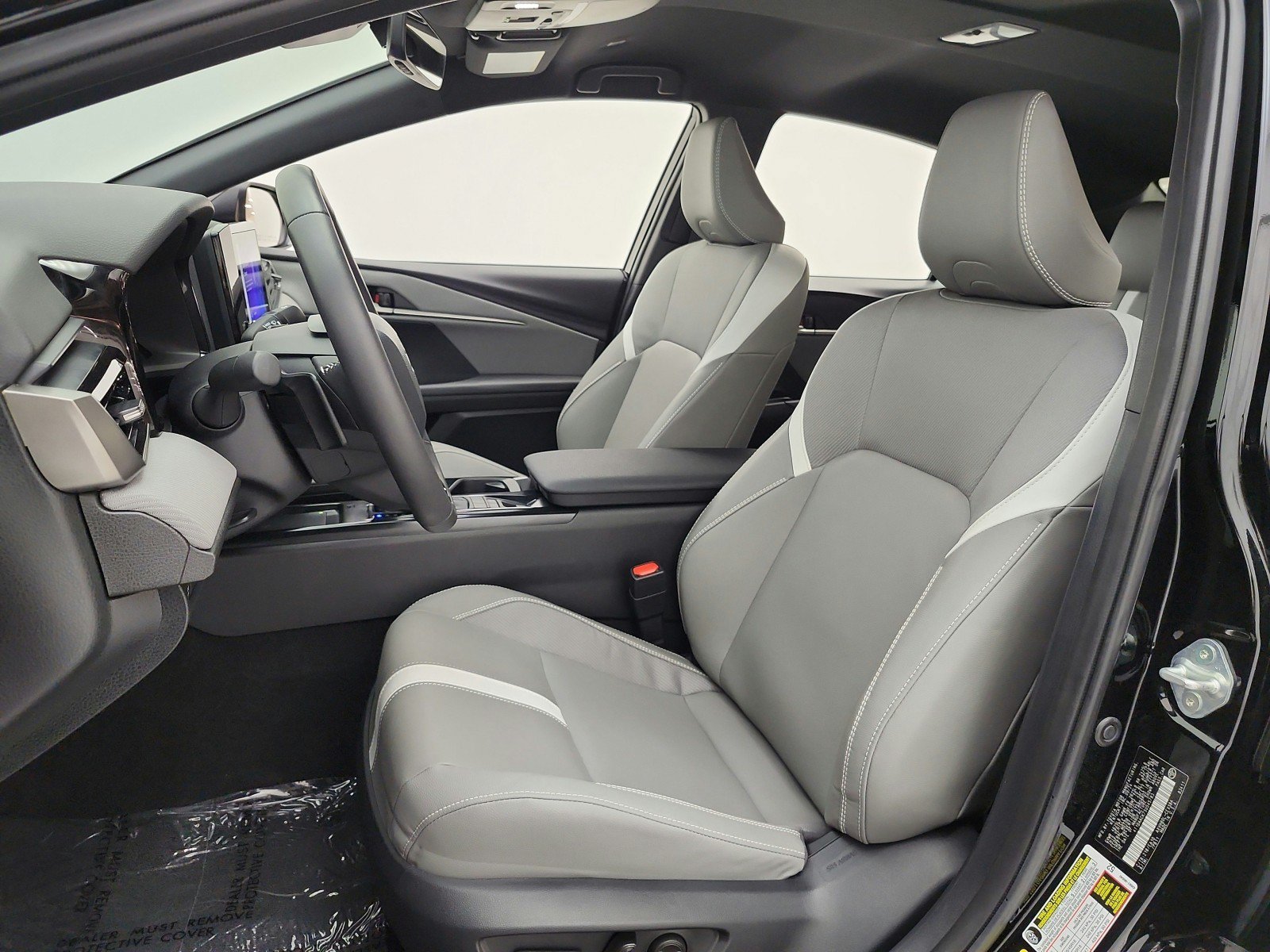 Used 2025 Toyota Camry SE w/ Convenience Package FWD image 15