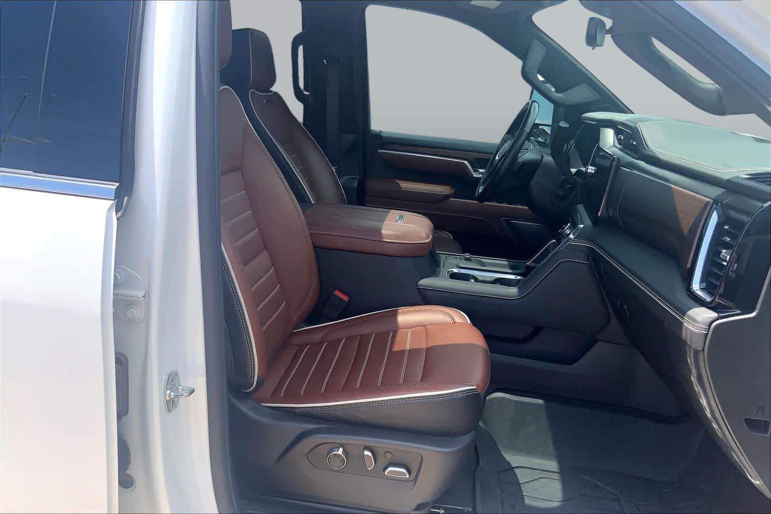 Certified 2025 GMC Sierra 2500 Denali Ultimate AWD/4WD image 9
