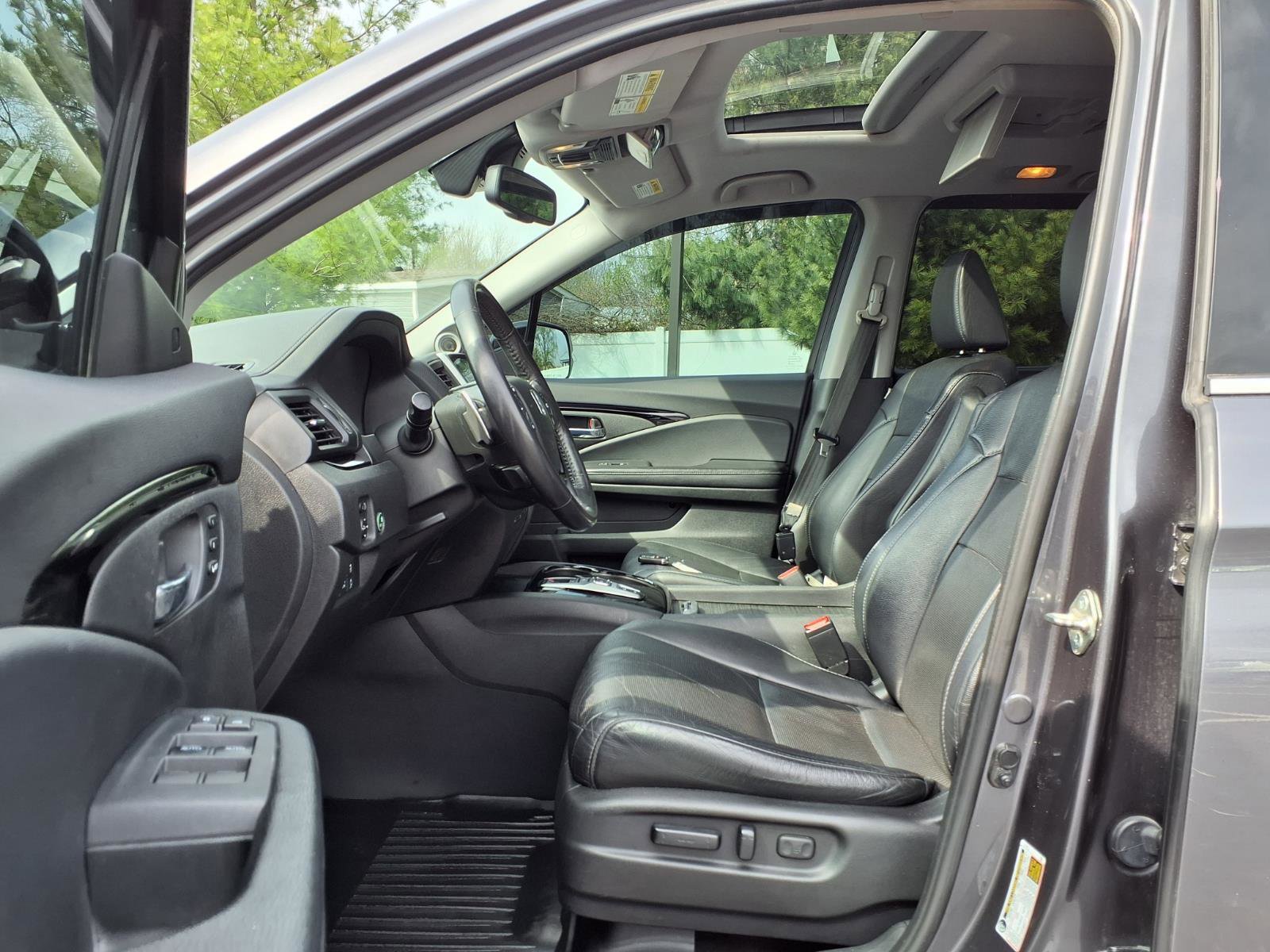 Used 2017 Honda Pilot Elite image 23