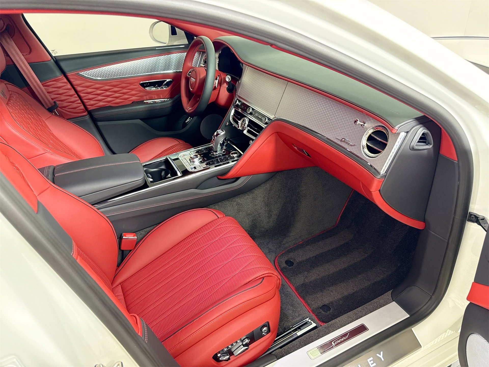 Used 2023 Bentley Flying Spur W12 image 23