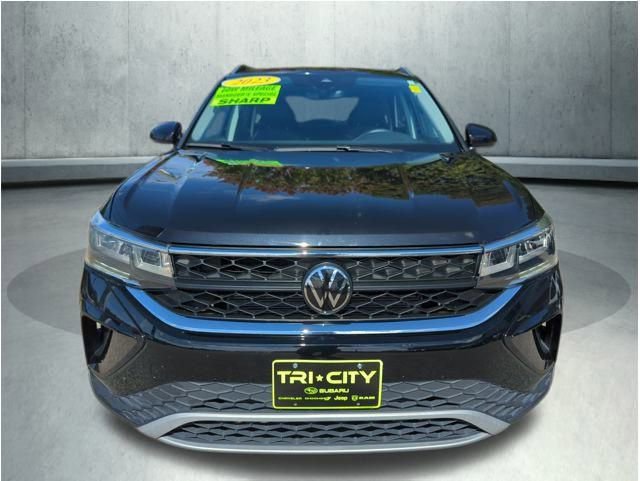 Used 2023 Volkswagen Taos SE w/ Black Wheel Package image 11