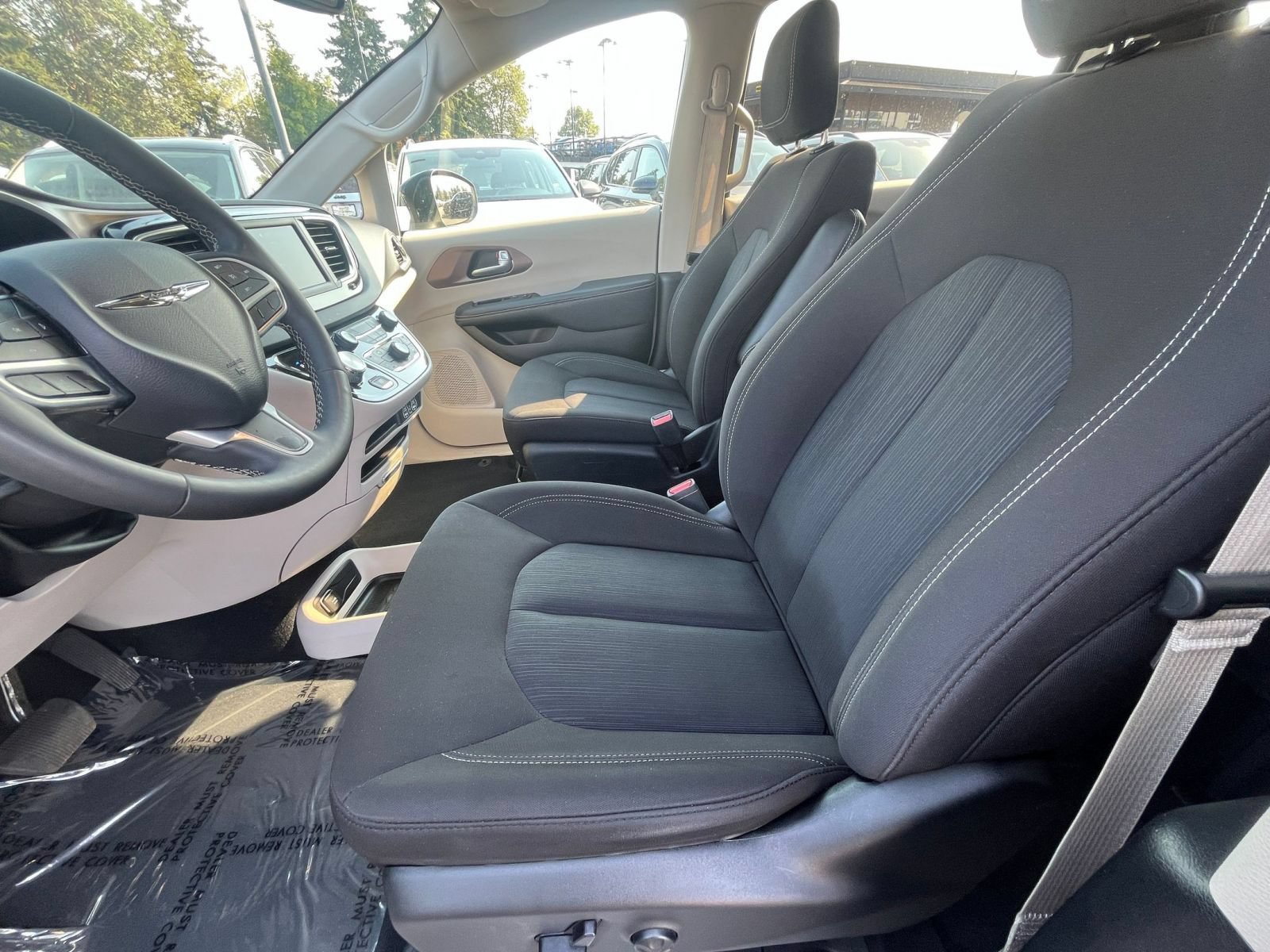 Used 2024 Chrysler Voyager LX FWD image 28