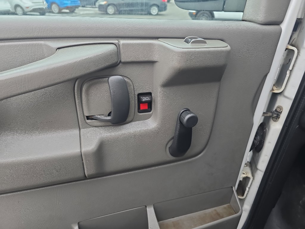 Used 2013 Chevrolet Express 2500 image 21