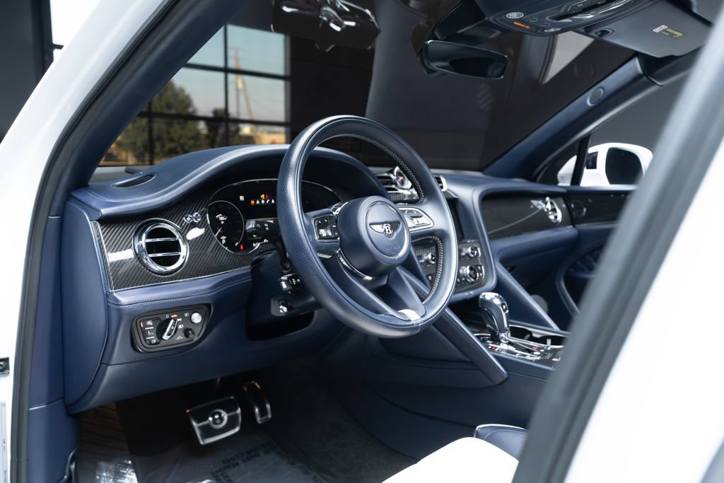 Used 2022 Bentley Bentayga AWD/4WD image 26