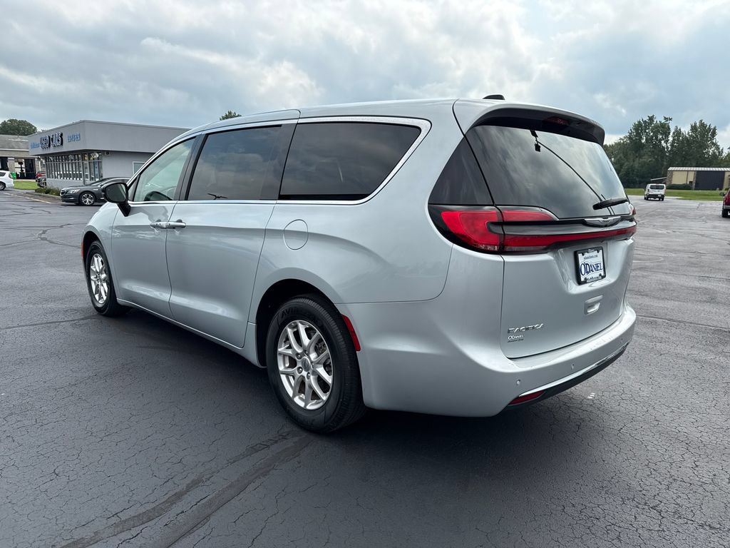 Used 2024 Chrysler Pacifica Touring-L FWD video 2
