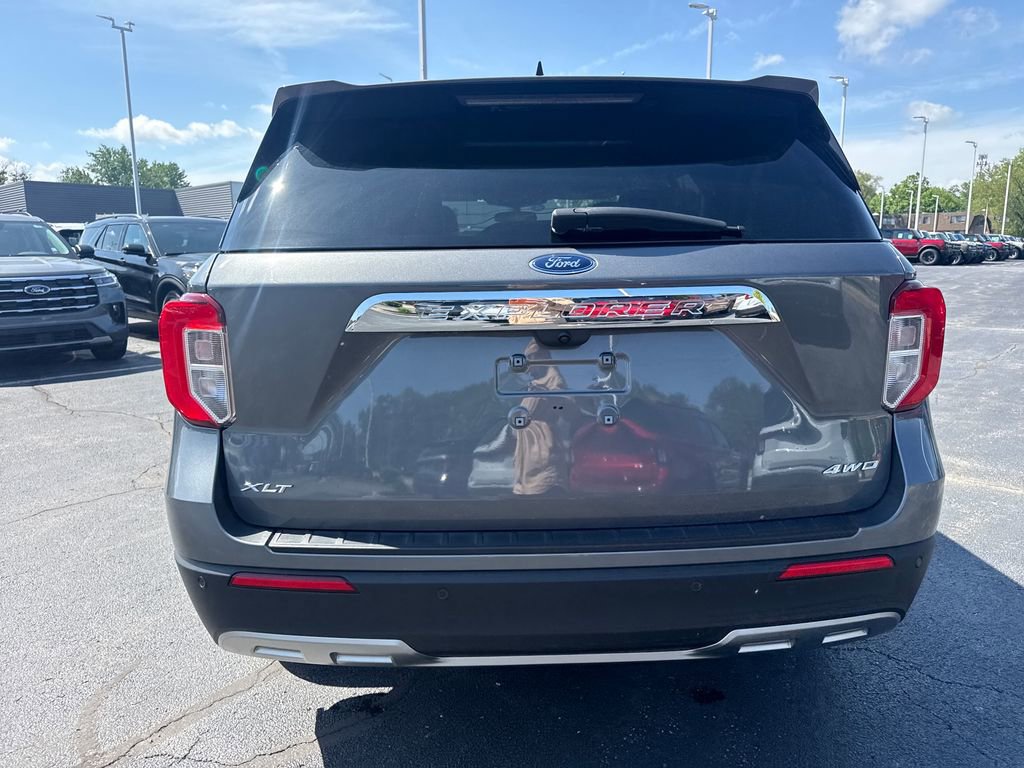 Used 2024 Ford Explorer XLT w/ Equipment Group 202A AWD/4WD image 8
