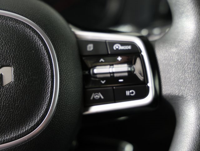 Used 2023 Kia Sorento LX image 15