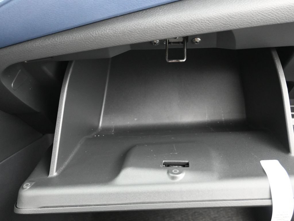 New 2025 Nissan Versa SV w/ Trunk Package FWD image 30