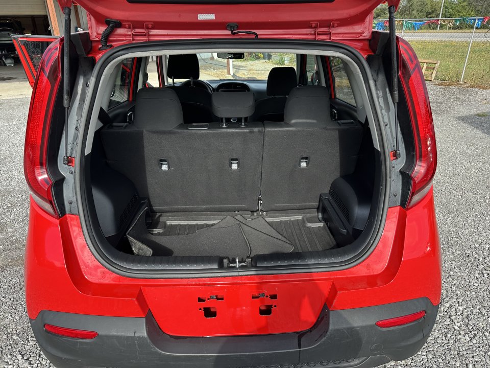 Used 2020 Kia Soul LX FWD image 19