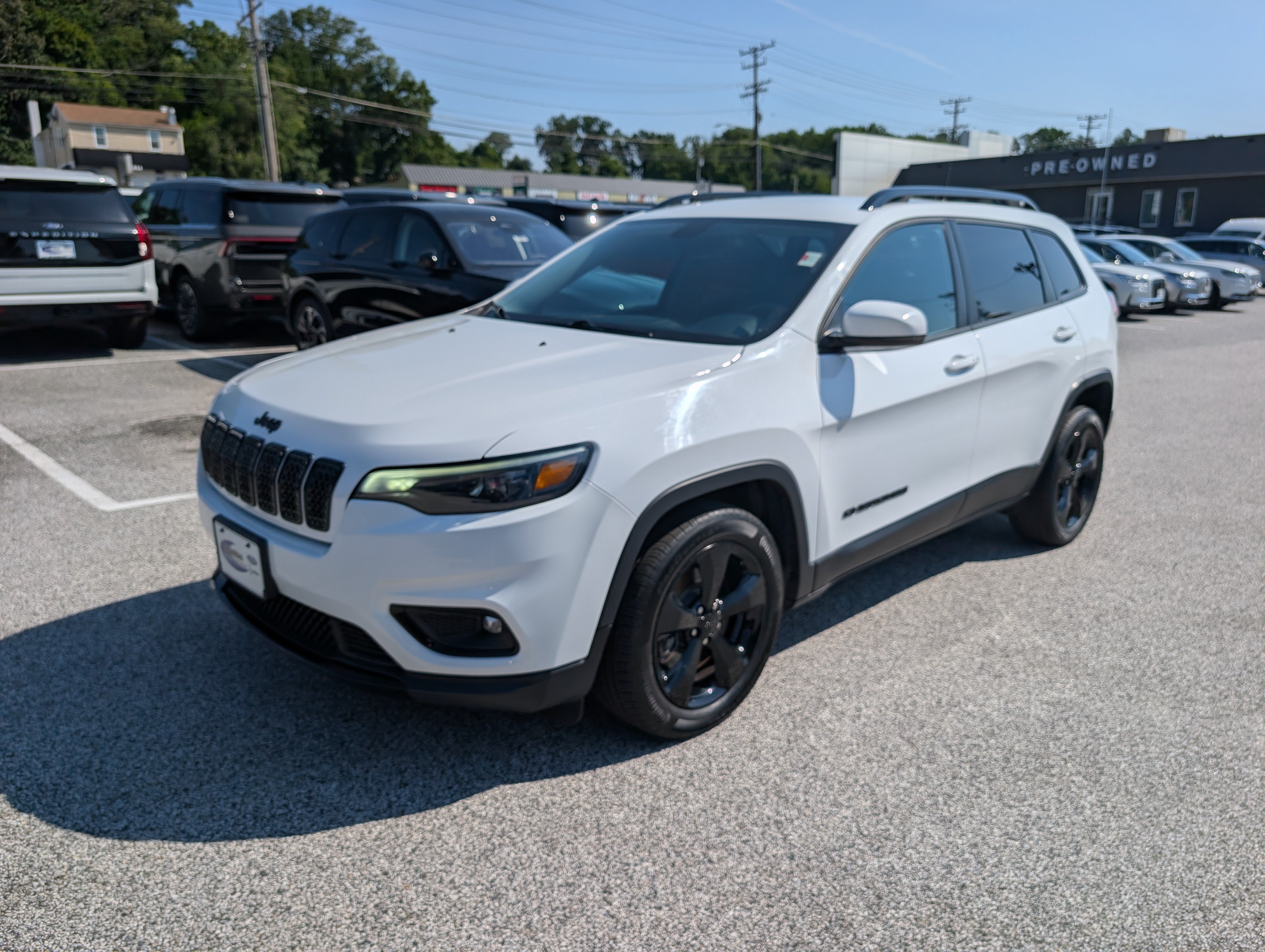 Used 2020 Jeep Cherokee Latitude Plus FWD image 2