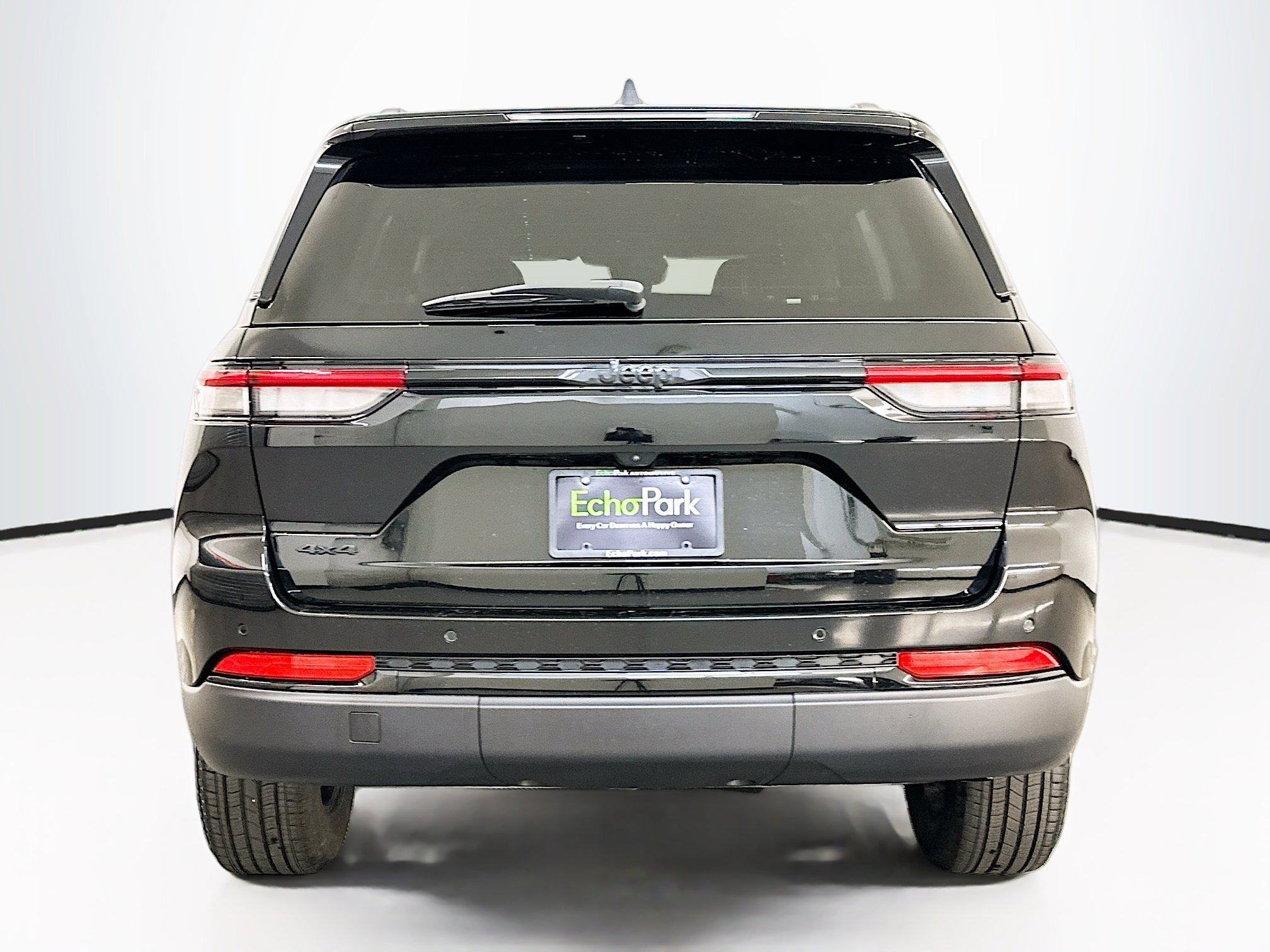 Used 2025 Jeep Grand Cherokee Altitude AWD/4WD image 7