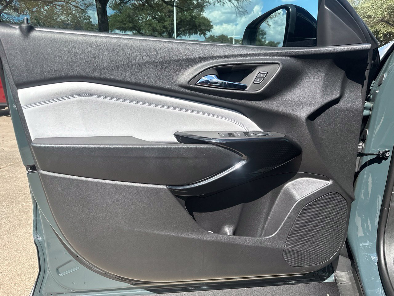 New 2026 Chevrolet Trax LT w/ Driver Confidence Package FWD image 10