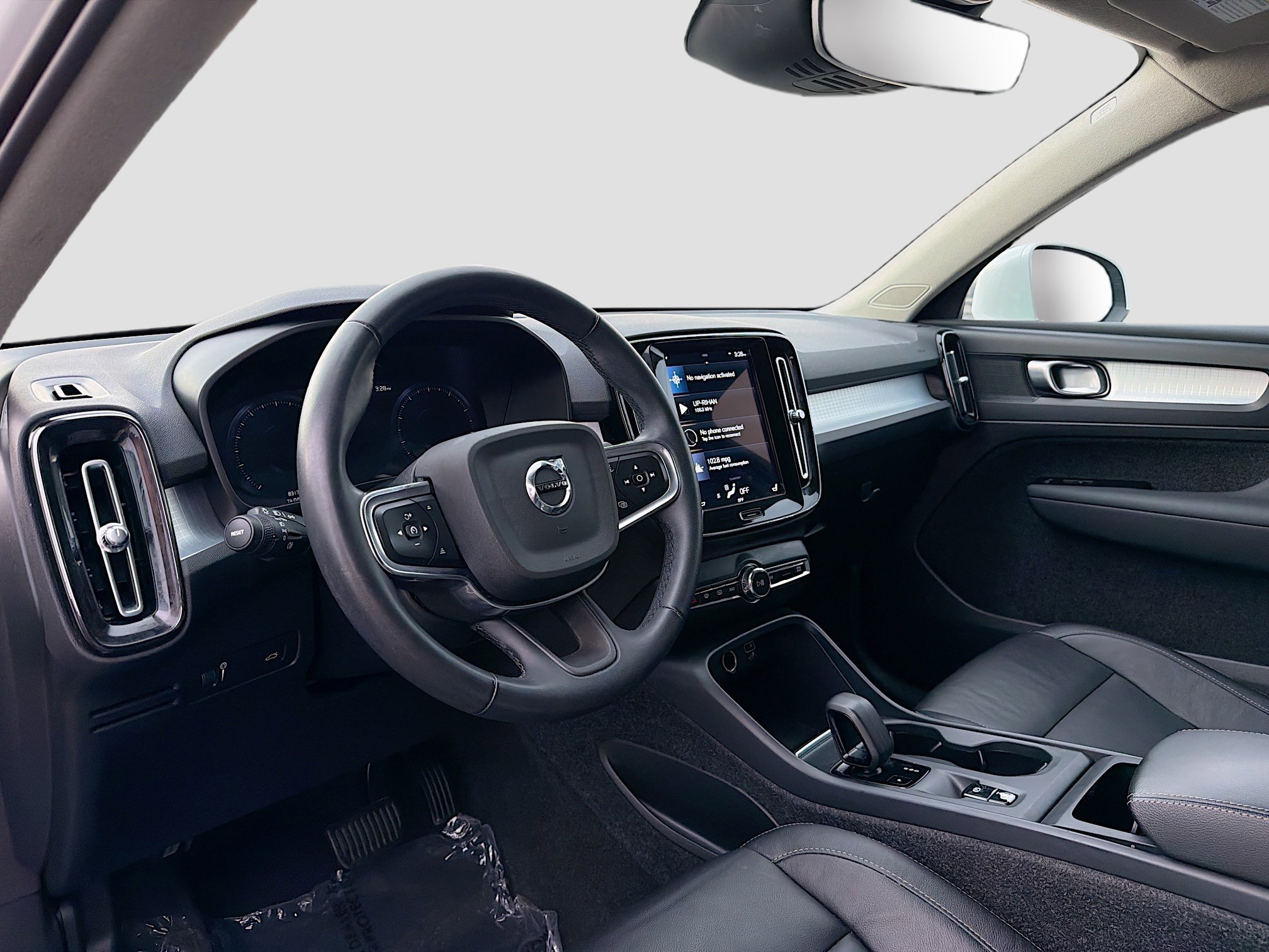 Used 2022 Volvo XC40 T5 Momentum AWD/4WD image 4