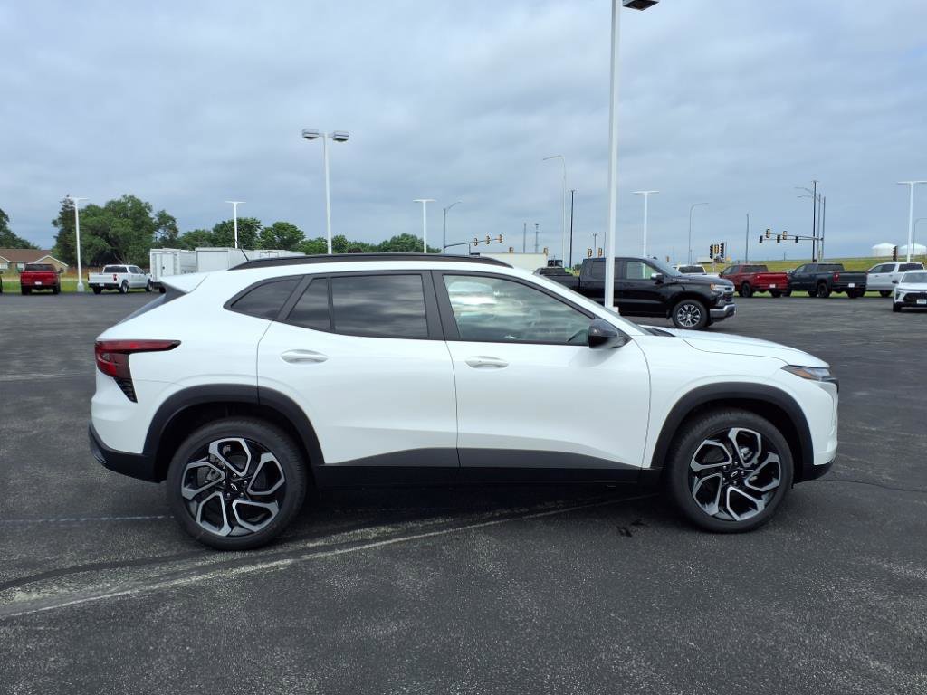New 2025 Chevrolet Trax RS w/ Driver Confidence Package FWD image 2