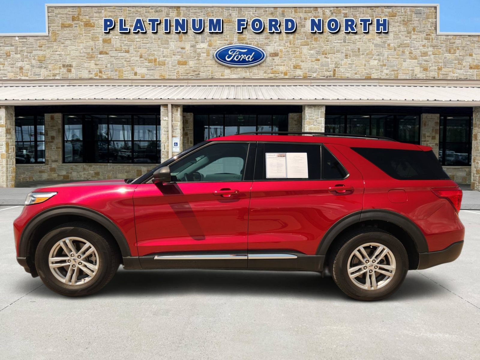 Used 2024 Ford Explorer XLT w/ Equipment Group 202A RWD image 3