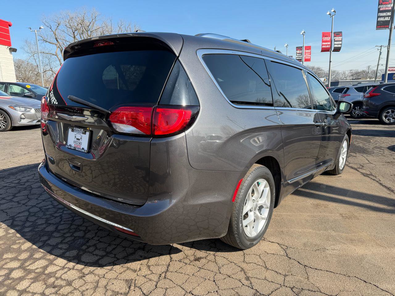Used 2018 Chrysler Pacifica Touring-L w/ Tire & Wheel Group image 7
