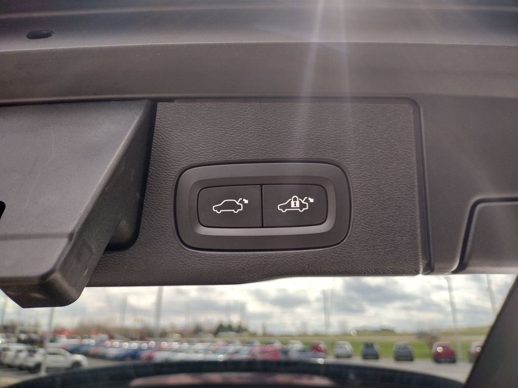 Used 2023 Volvo XC60 B5 Core AWD/4WD image 18