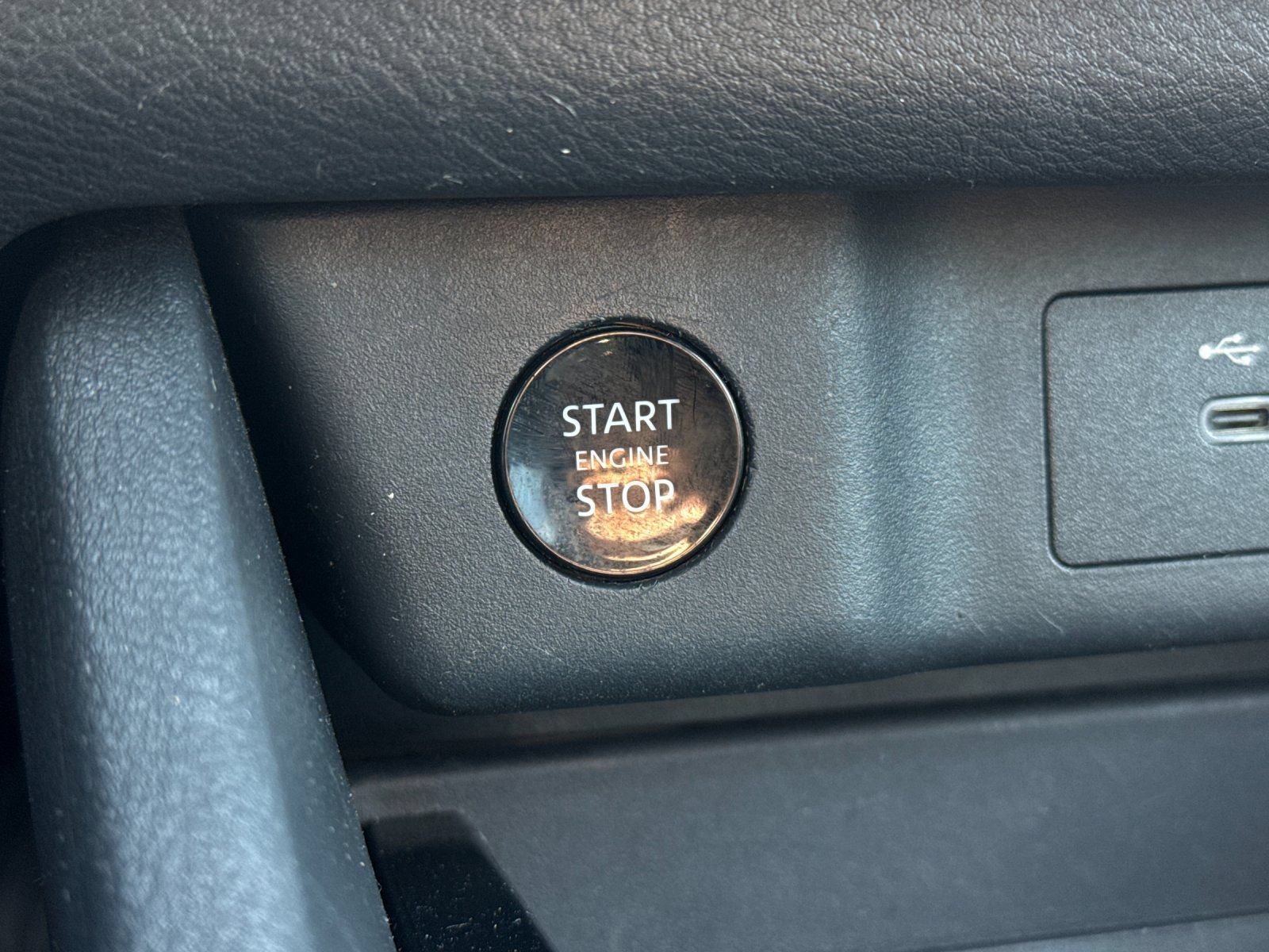 Used 2024 Nissan Rogue S FWD image 21