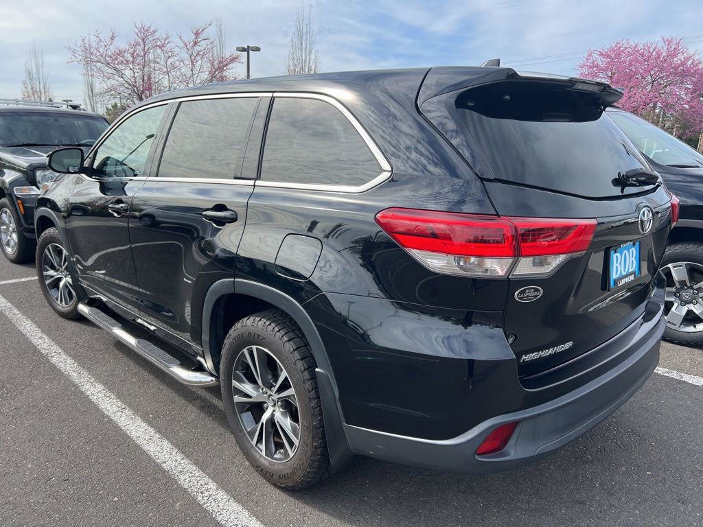 Used 2017 Toyota Highlander Plus AWD/4WD image 6