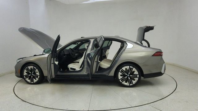 Used 2025 BMW 530i RWD image 77