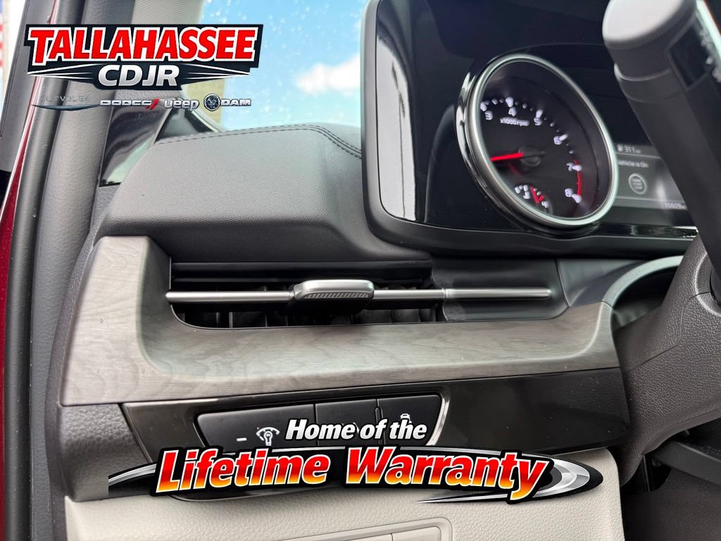 Used 2024 Kia Carnival EX FWD image 33