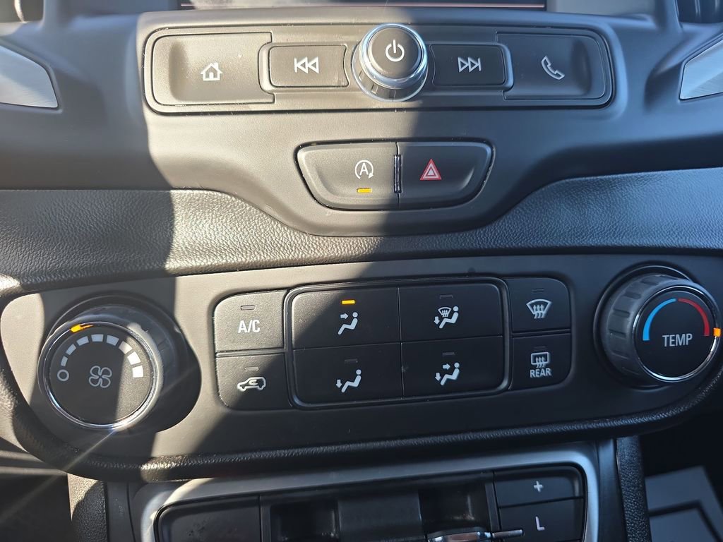 Used 2024 GMC Terrain SLE FWD image 18