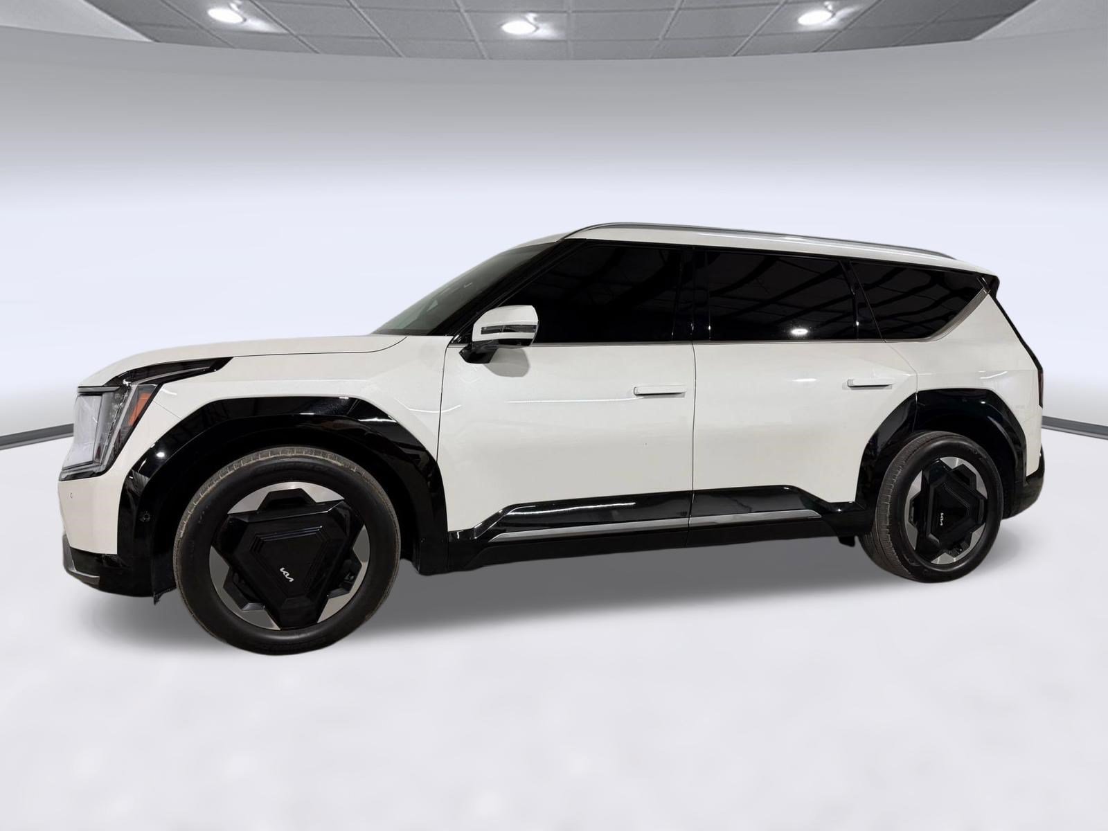 Used 2024 Kia EV9 Land AWD/4WD image 2