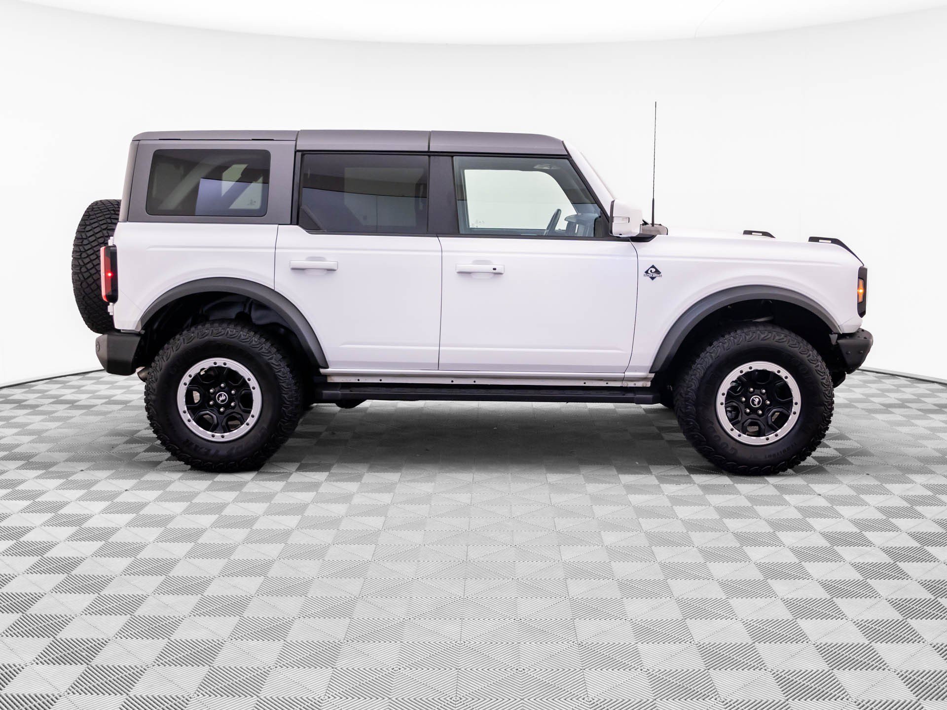 Used 2024 Ford Bronco Outer Banks w/ Sasquatch Package AWD/4WD image 6