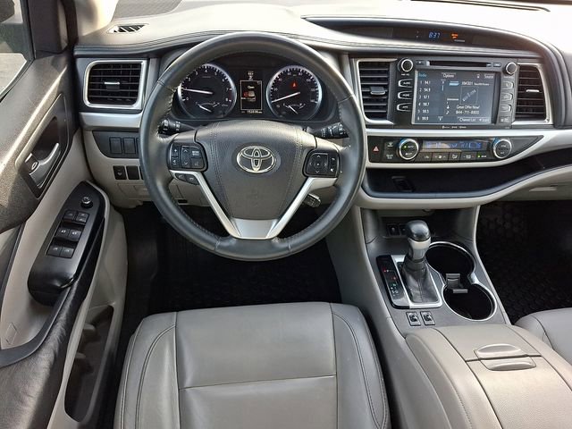 Used 2016 Toyota Highlander XLE image 11