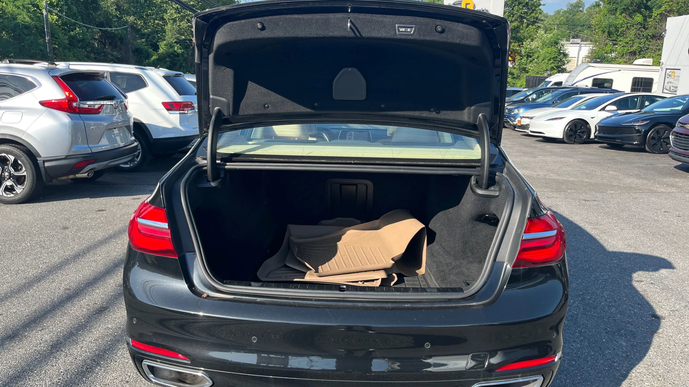 Used 2017 BMW 740i xDrive image 12