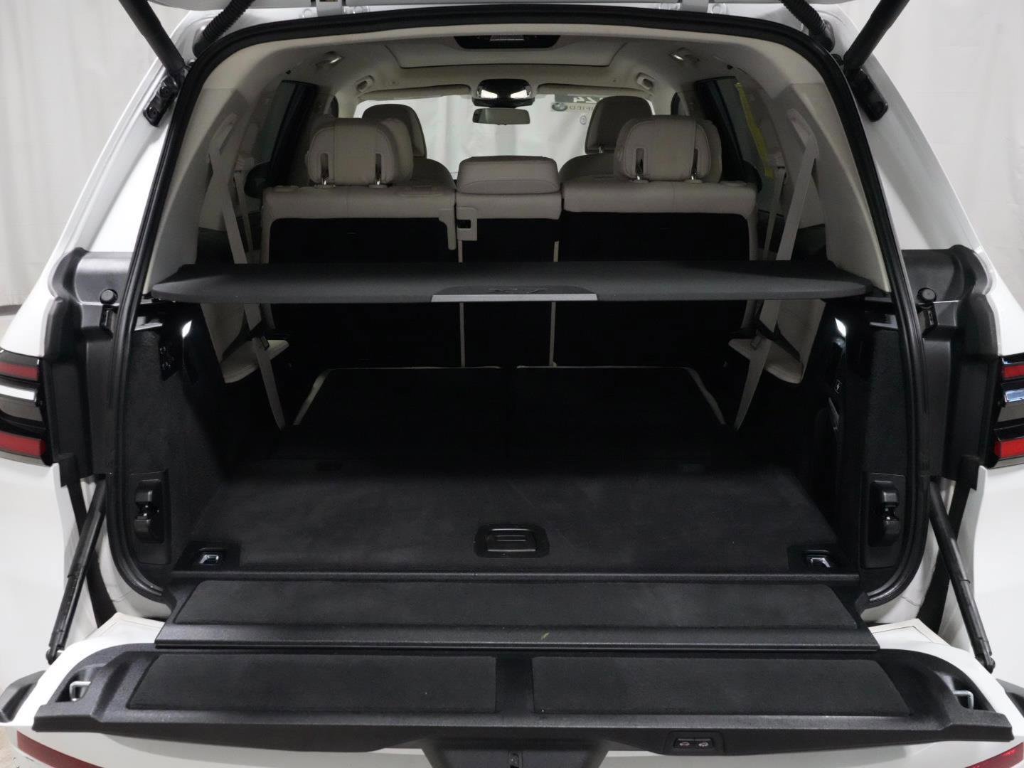 Certified 2024 BMW X7 xDrive40i w/ Executive Package image 27