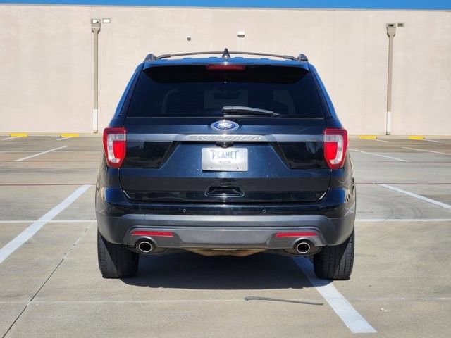 Used 2017 Ford Explorer XLT w/ Equipment Group 202A image 6