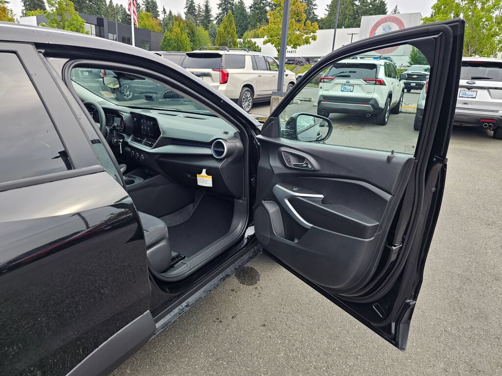 New 2026 Chevrolet Trax LS w/ LS Convenience Package FWD image 27