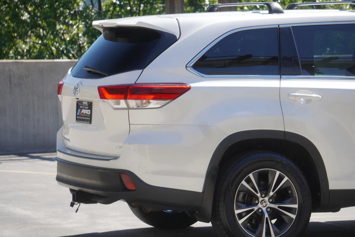 Used 2019 Toyota Highlander LE AWD/4WD image 36