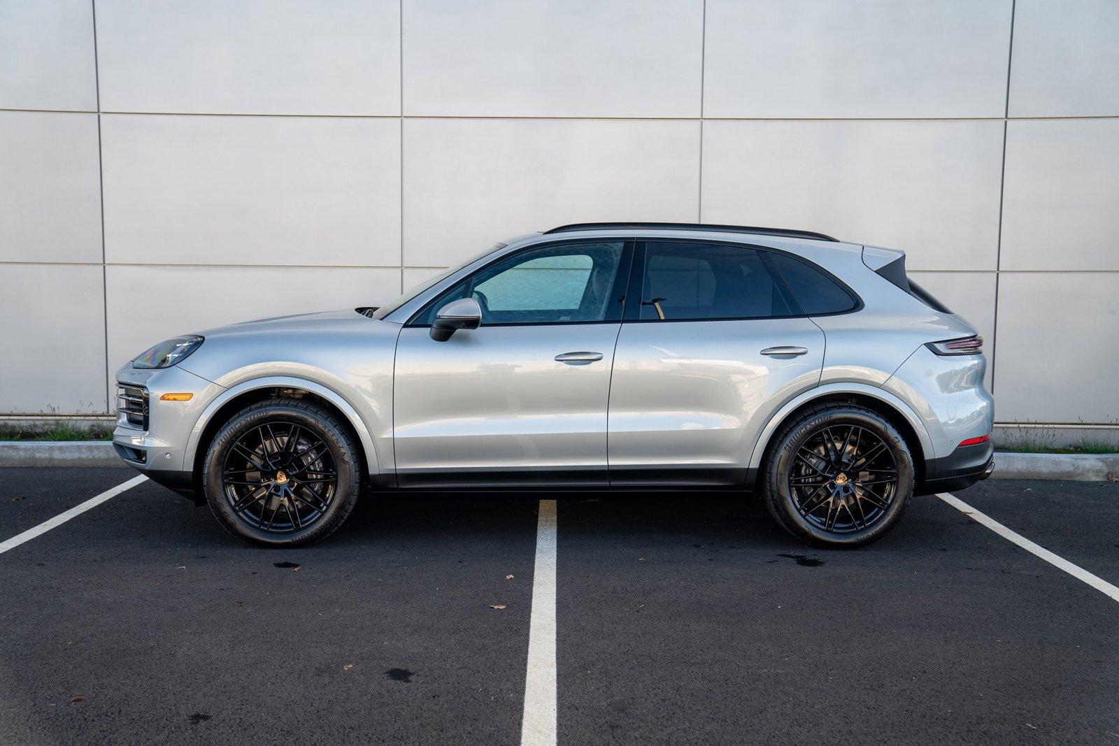 Used 2025 Porsche Cayenne image 2