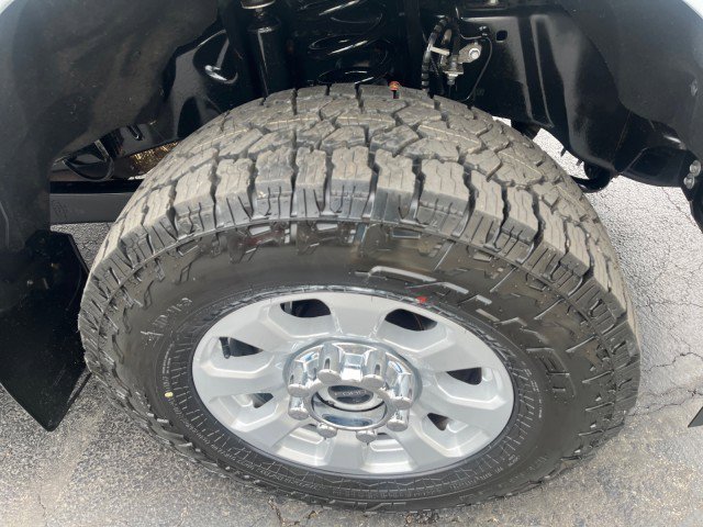 Used 2024 Ford F350 XLT image 4