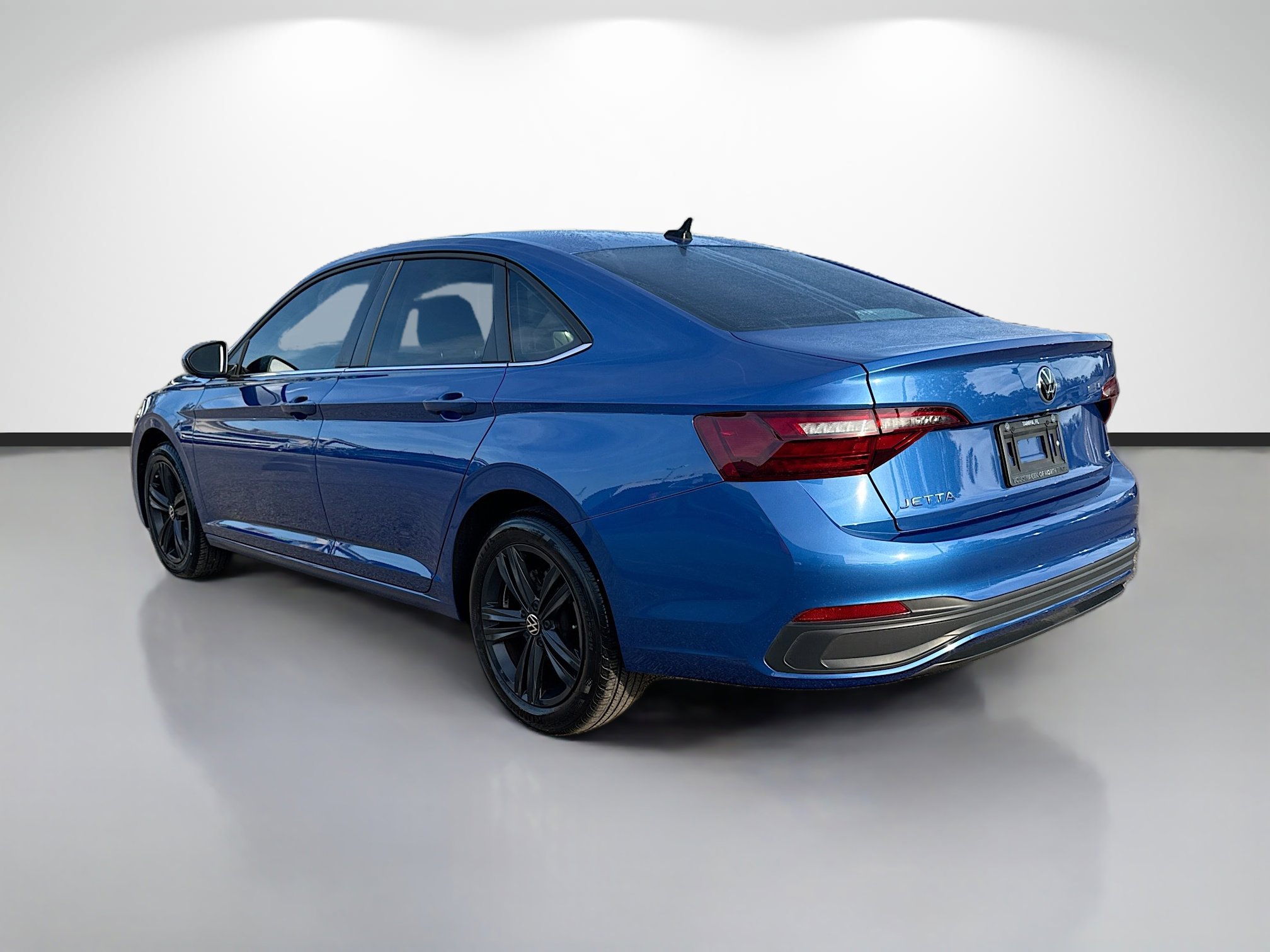 Used 2023 Volkswagen Jetta SE w/ Panoramic Sunroof Package image 5