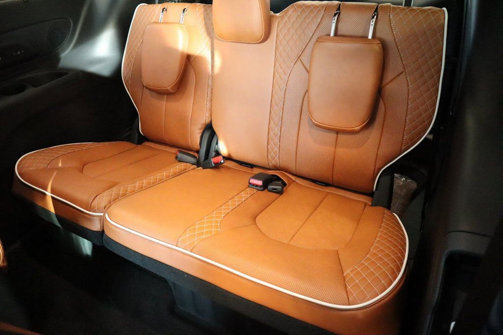 New 2026 Chrysler Pacifica Pinnacle FWD image 14